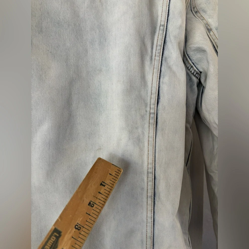 Levi's Light Blue Denim Jacket with Sherpa Lining - Picture 12 of 12